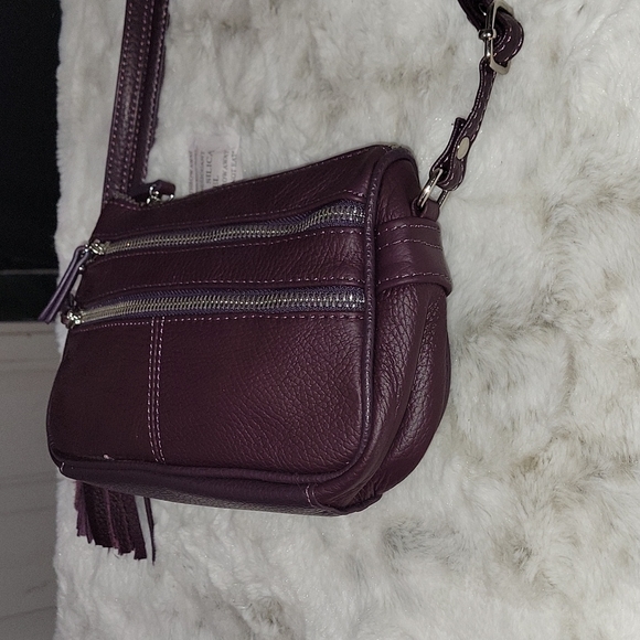 Purple leather crossbody purse with lots of pockets. - Picture 7 of 13